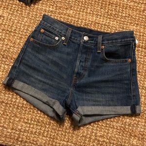Levis Wedgie Short
